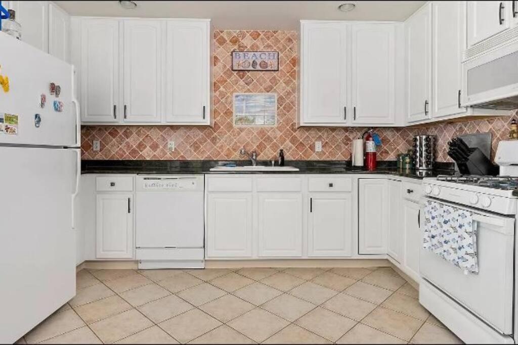 Ocean View Family Condo: Beach Block Retreat Wildwood Exterior photo